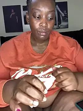 MsWhiteChocolatte on StripChat 