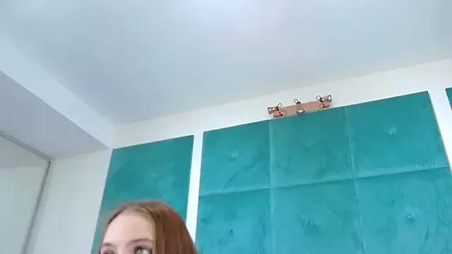 NicolleMiles on StripChat 