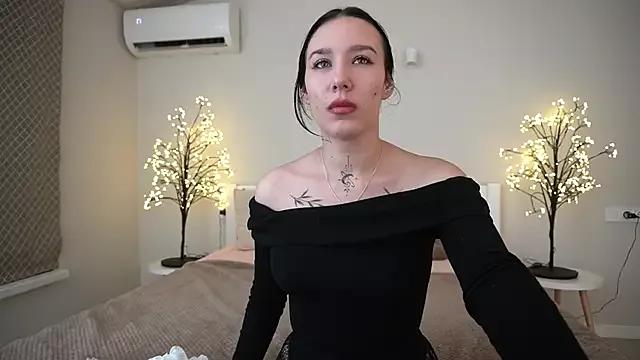 Private NikkiGoldSide on StripChat