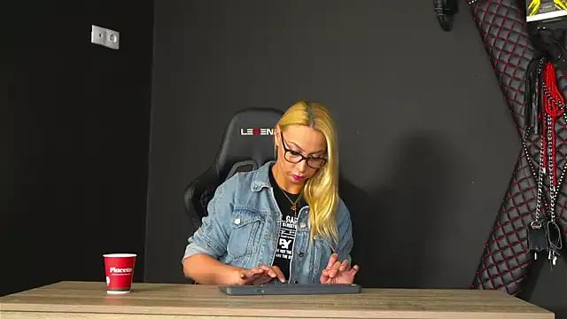 Freechat OliviaSmith on StripChat