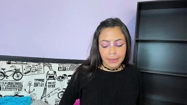 petitte27 on StripChat 