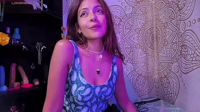 petitte27 on StripChat 