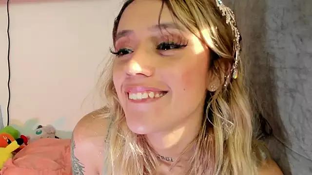 Sabrina_Cole on StripChat 