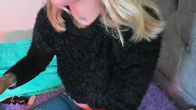 Sabrina_Cole on StripChat 