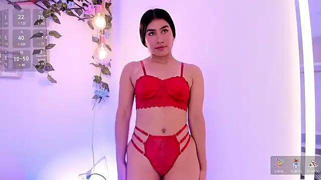 saraBow on StripChat 