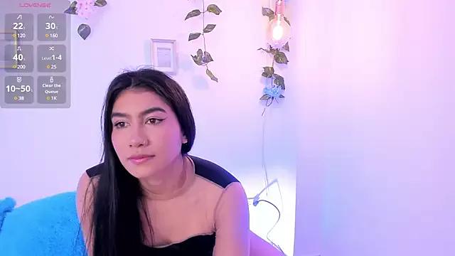 saraBow on StripChat 