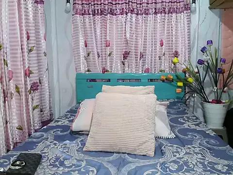 UrAsianPrincessDanie on StripChat 