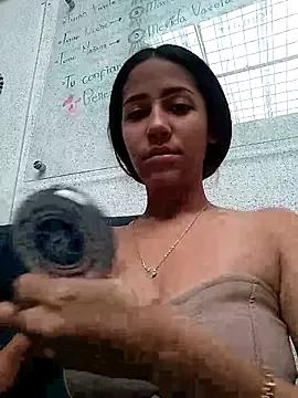 vicky_bass on StripChat 
