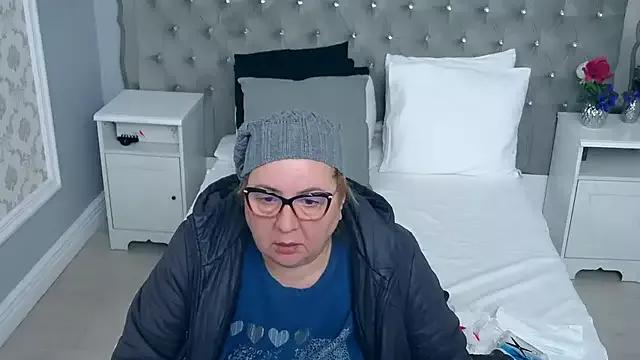 VoluptuousLeona on StripChat 
