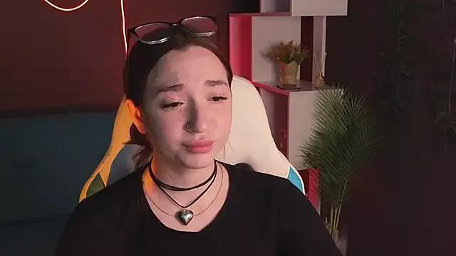 YasmineWest on StripChat 