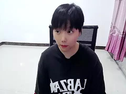 Yuisv03 on StripChat 